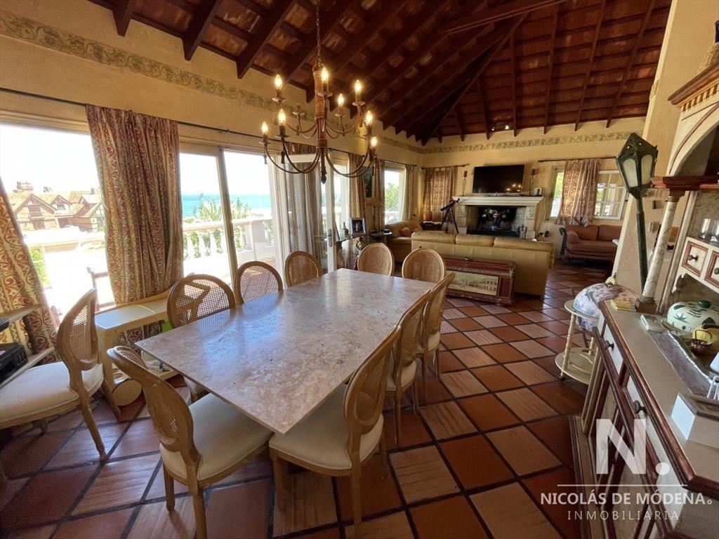 Hermosa casa con vista al mar