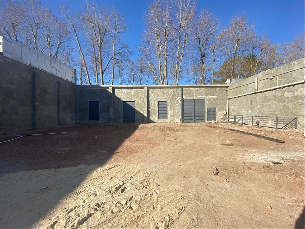 Excelente ubicación: predio de 880 m2 y (adicional) galpón.