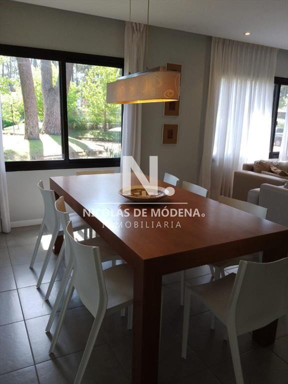 Casa en alquiler anual barrio privado en Parque
