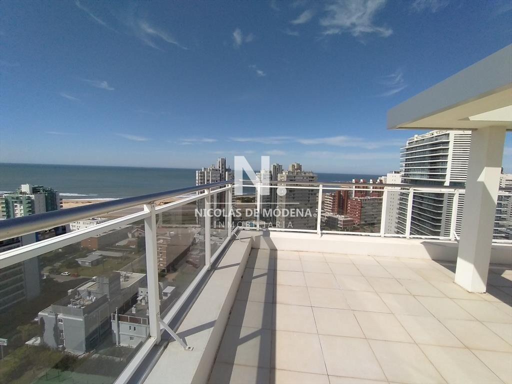 pent house con vista a playa brava y playa mansa