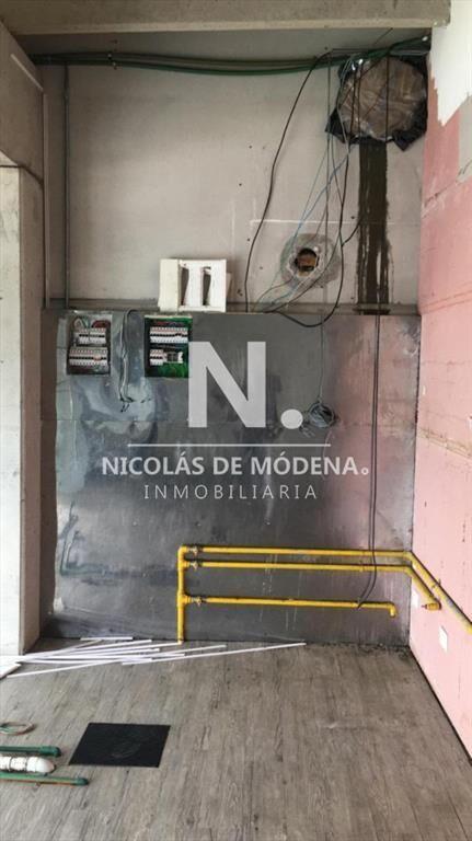 Ubicado en Solanas, alquiler anual de local.