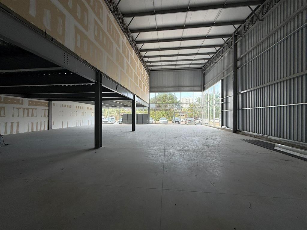 Alquiler de gran local comercial de 467 m², 30 mts frente p