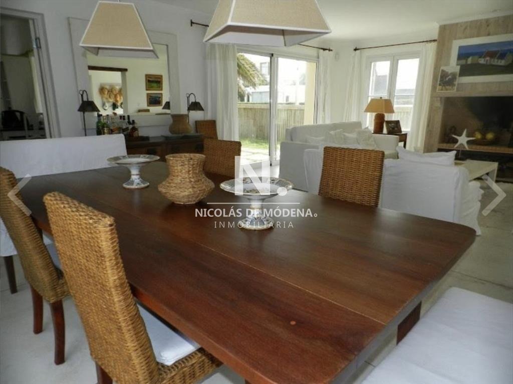 En venta casa en Peninsula, Punta del Este de 4