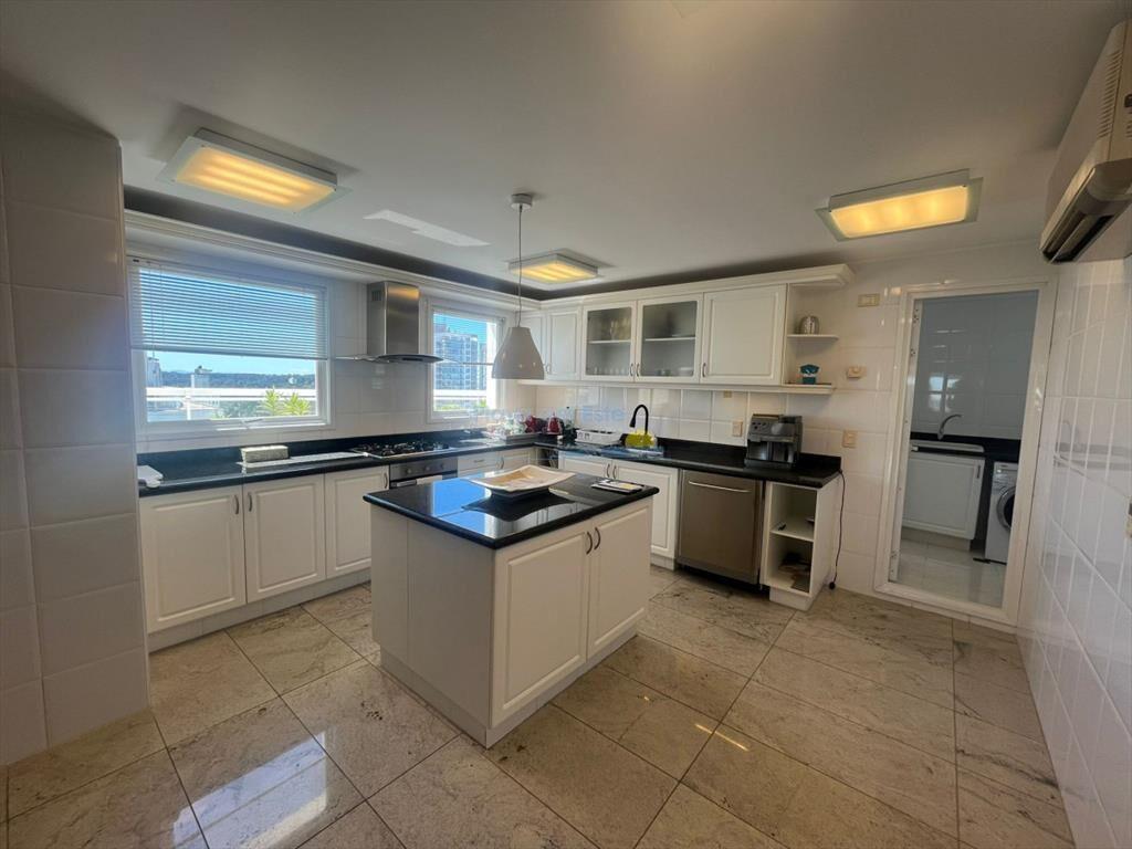 Apartamento en Venta de 4 Dormitorios en Torre ,