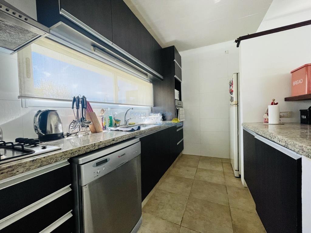 Muy Buena Casa de 5 Dormitorios y Piscina en del