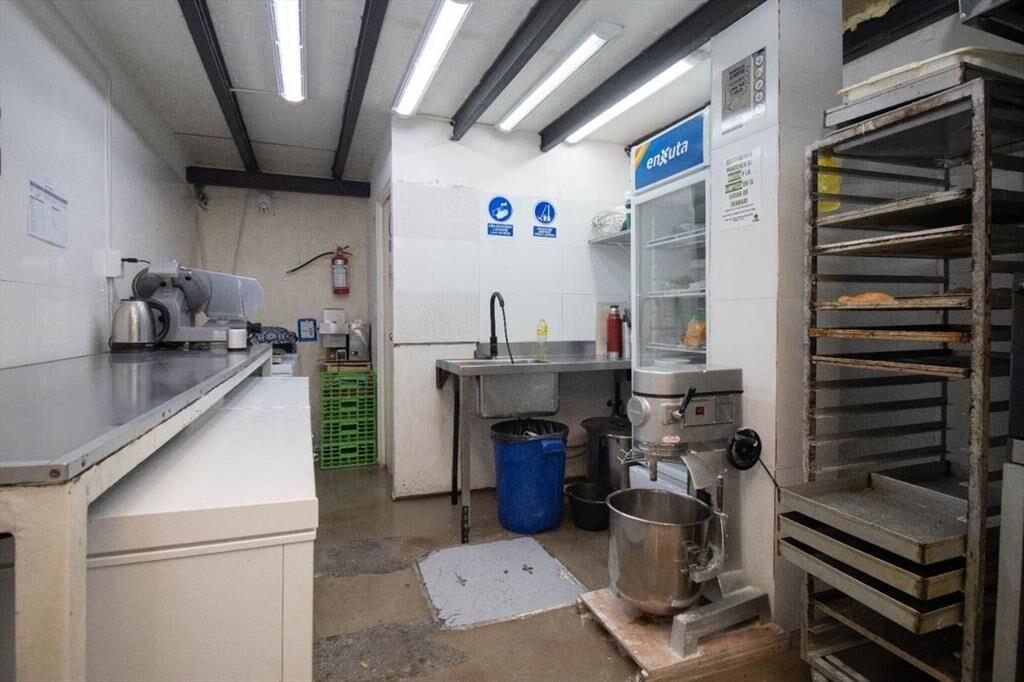VENTA LLAVE ROTISERIA EN BARRIO DE LOS JUDIOS