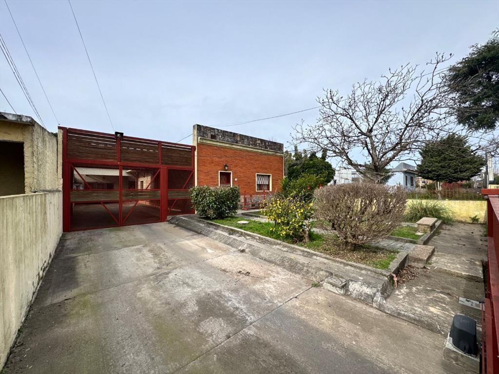 Venta 2 casas en barrio Peñarol 3 dormitorios c/u