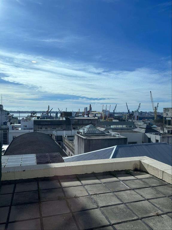 Venta Oficina con renta edificio corporativo Ciudad Vieja