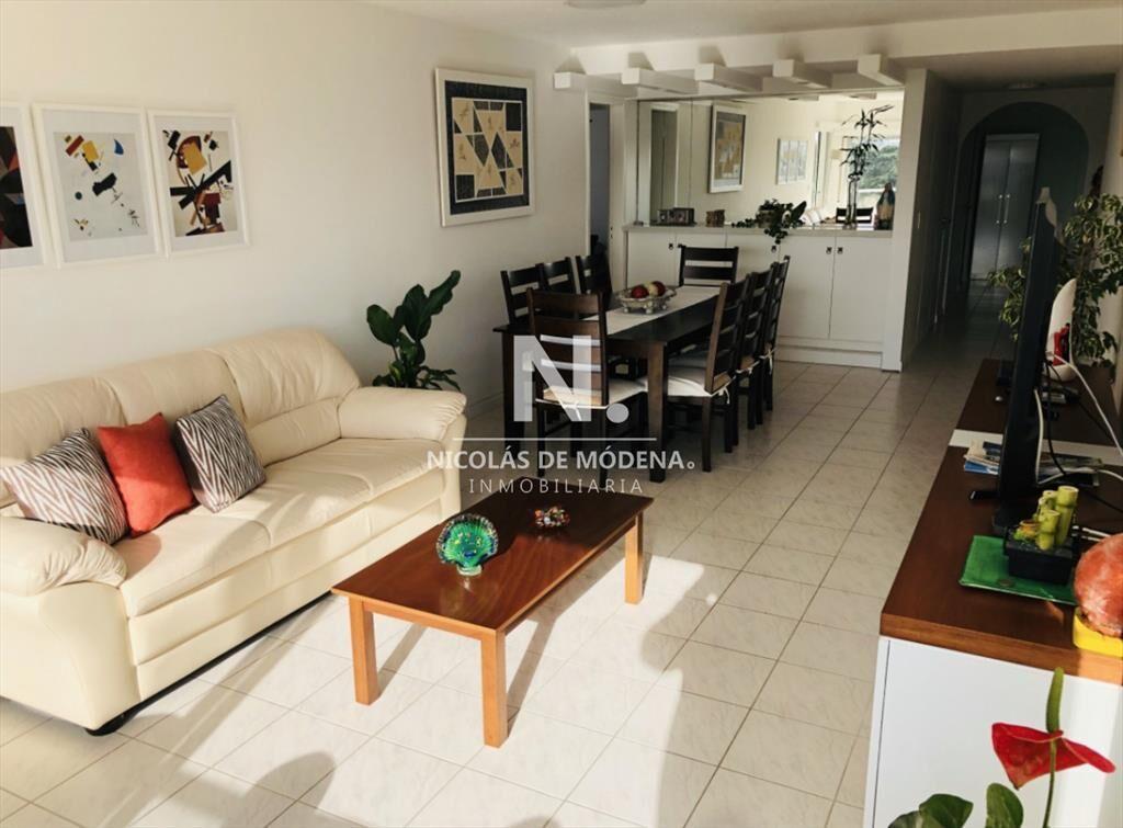 Apartamento de 2 dormitorios y dependencia en de