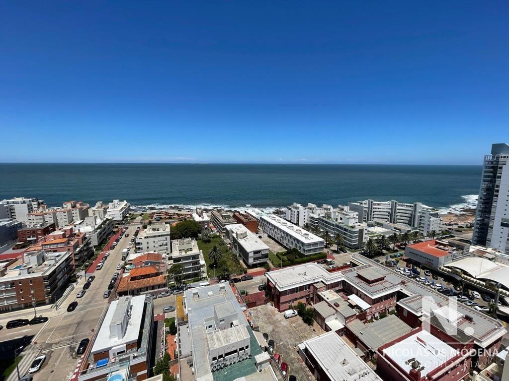 Apartamento de 3 dormitorios en venta en  en Península, Pu