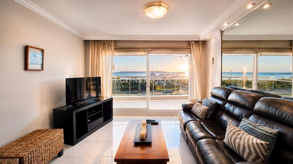 Apartamento de 3 dormitorios en venta en Coral en