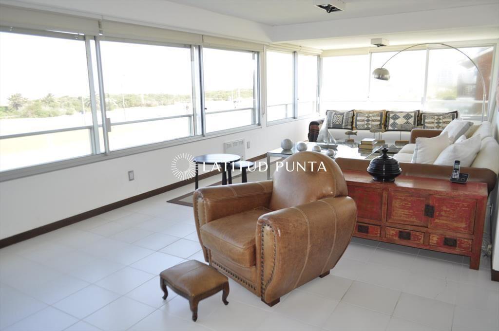 Apartamento frente al Océano, 3 dormitorios más