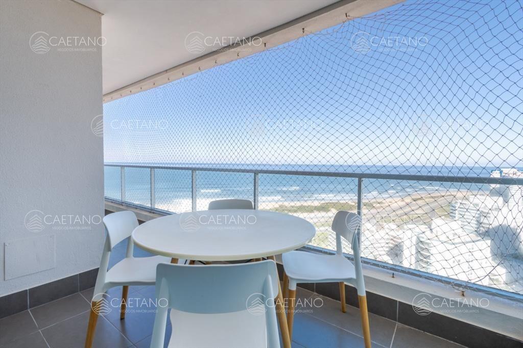 Apartamento de 2 Dormitorios en Playa Brava con Vista al Ma