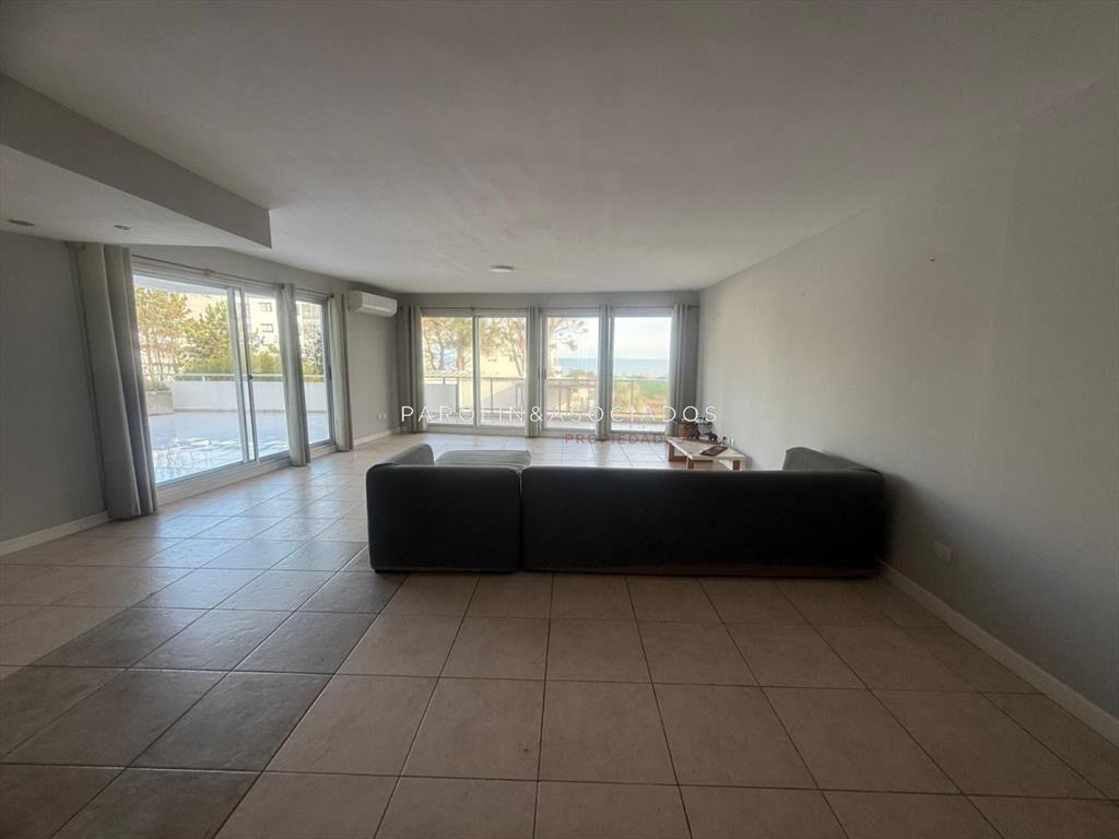 Apartamento en Venta de 3 Dormitorios en Edificio