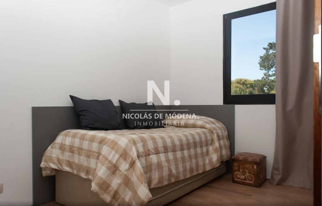 CASA EN VENTA 4 DORMITORIOS EN JARDINES DE