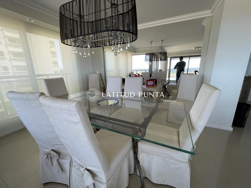 Apartamento en Brava, 3 dormitorios + dependencia