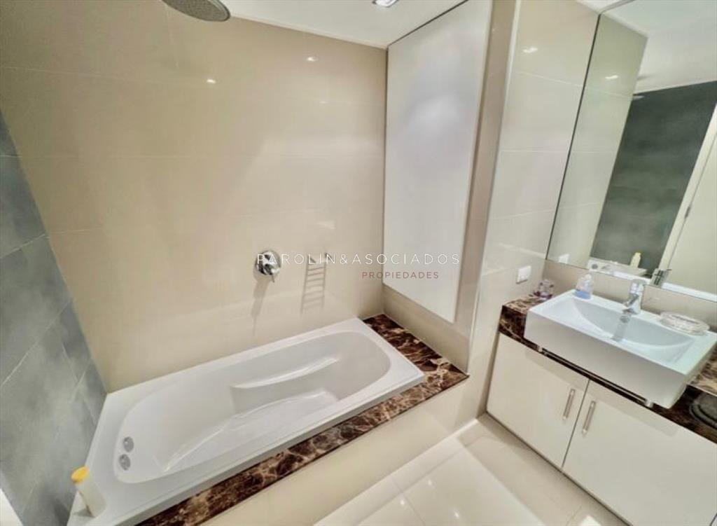 Apartamento en venta de 3 dormitorios en Tiburón