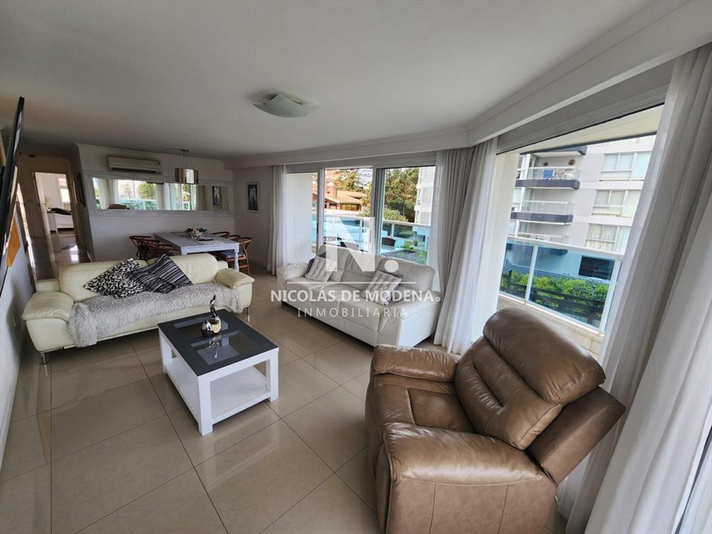 Apartamento de 3 dormitorios en alquiler de verano en Punta