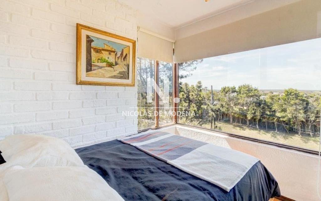 En Alquiler impecable casa con un entorno