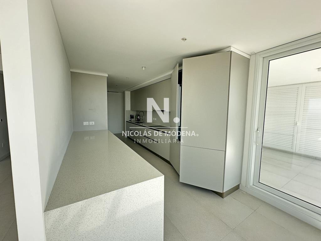 Vende apartamento de 4 dormitorios en Torre Le