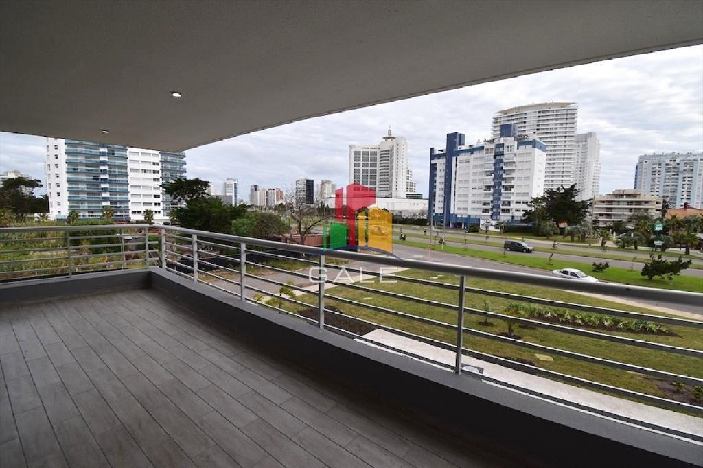 Excelente apartamento 3 dormitorios en suite del