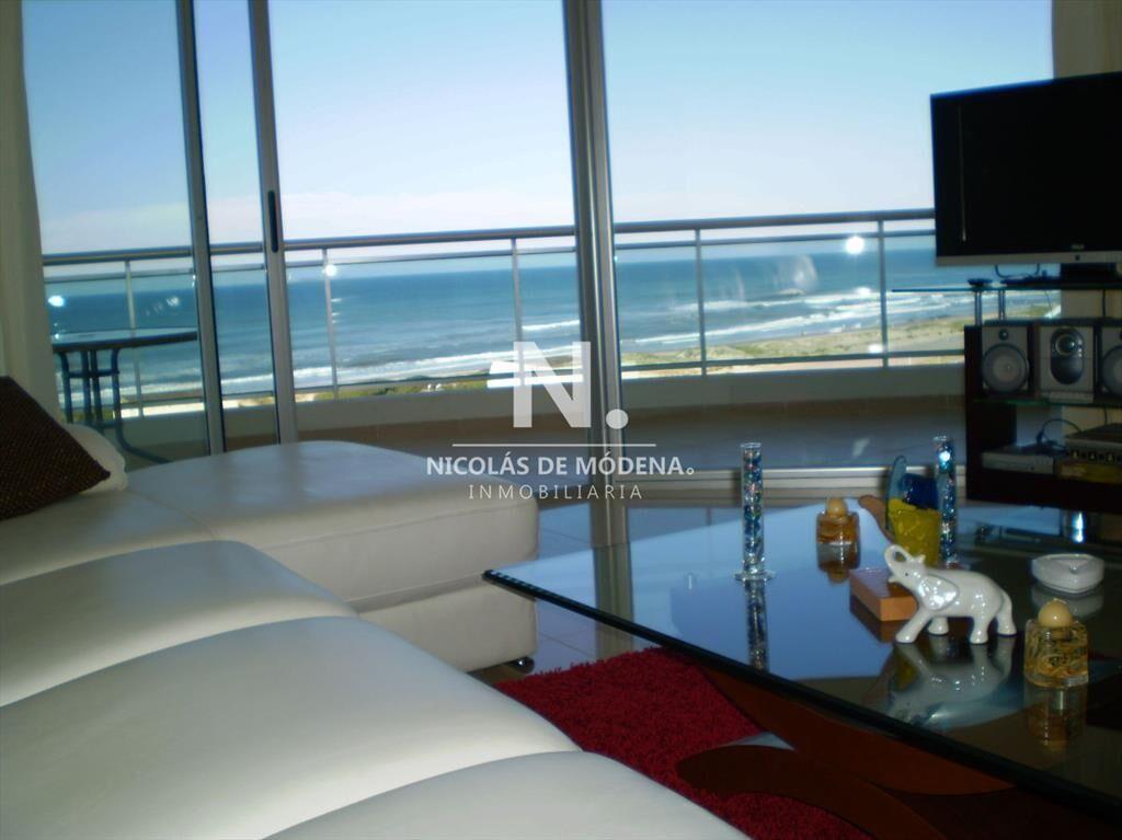 Vende apartamento de 3 dormitorios mas dependencia , con vi