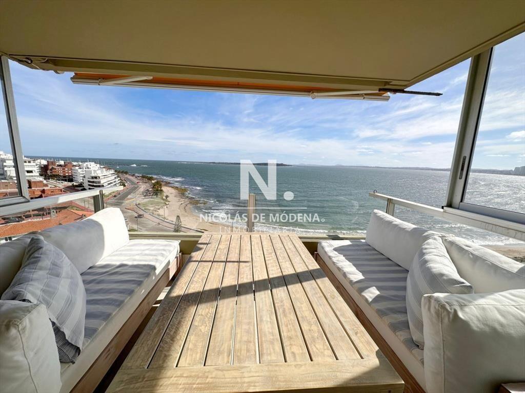 En venta apartamento semi-piso en torre Malecon