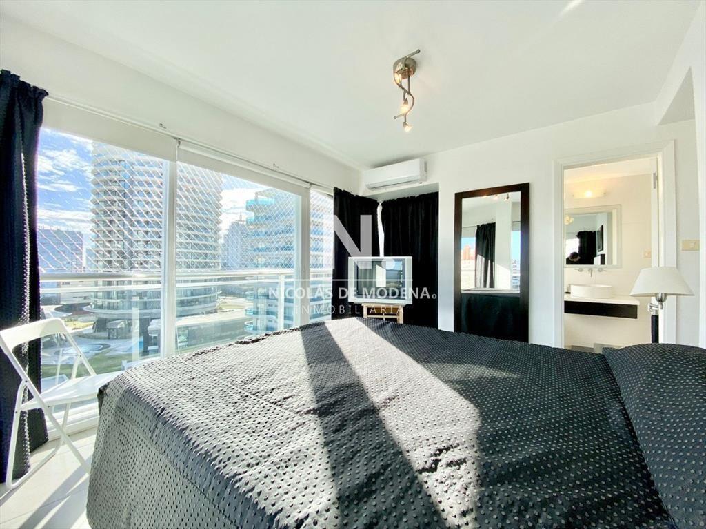 Apartamento de tres dormitorios en venta, Punta