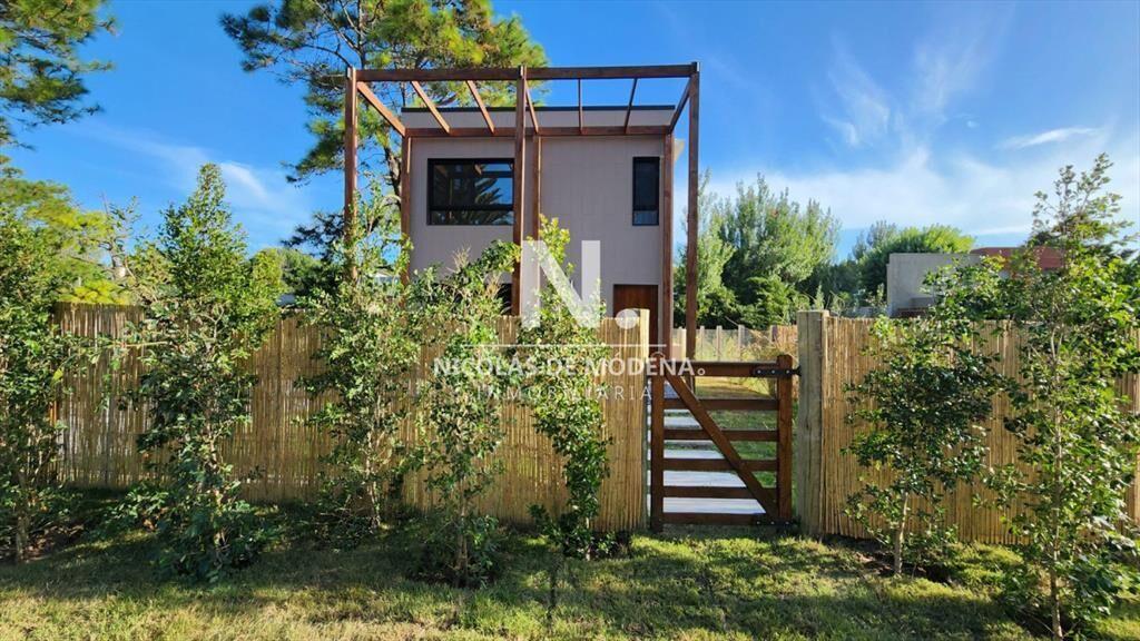 En venta espectacular casa en La Barra de 4
