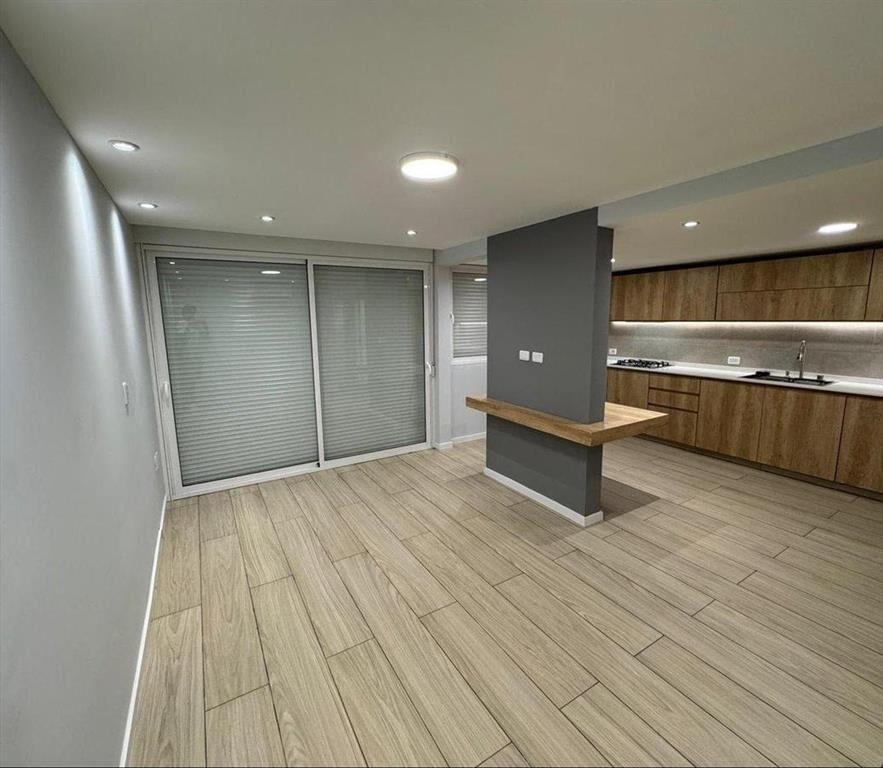 VENTA EXCELENTE APARTAMENTO. RECICLADO A ESTRENAR.