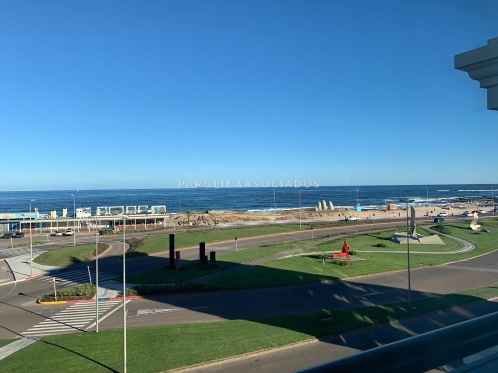 Hermoso apartamento en venta con agradable vista.