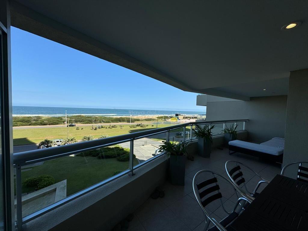 Apartamento en venta de 4 dormitorios en Punta ,