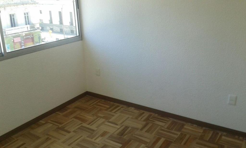 Apartamento en  venta de un dormitorio y garage con renta