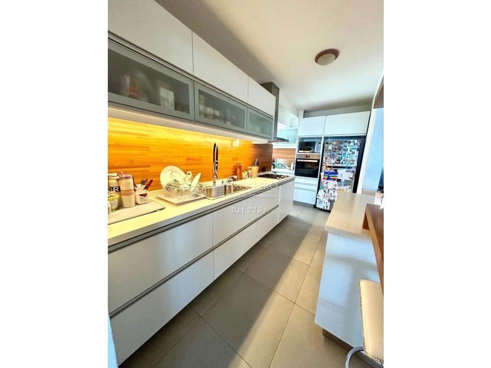 2267 venta apto 2 dorm Malvin c/balcon fte a la Rambla