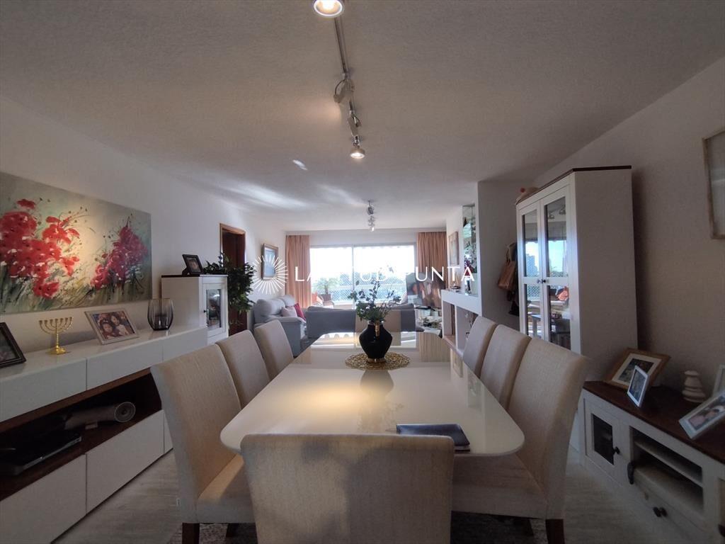 Apartamento de 3 dormitorios más dependencia en