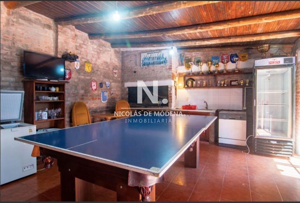 OPORTUNIDAD! Casa en Venta de 4 dormitorios en