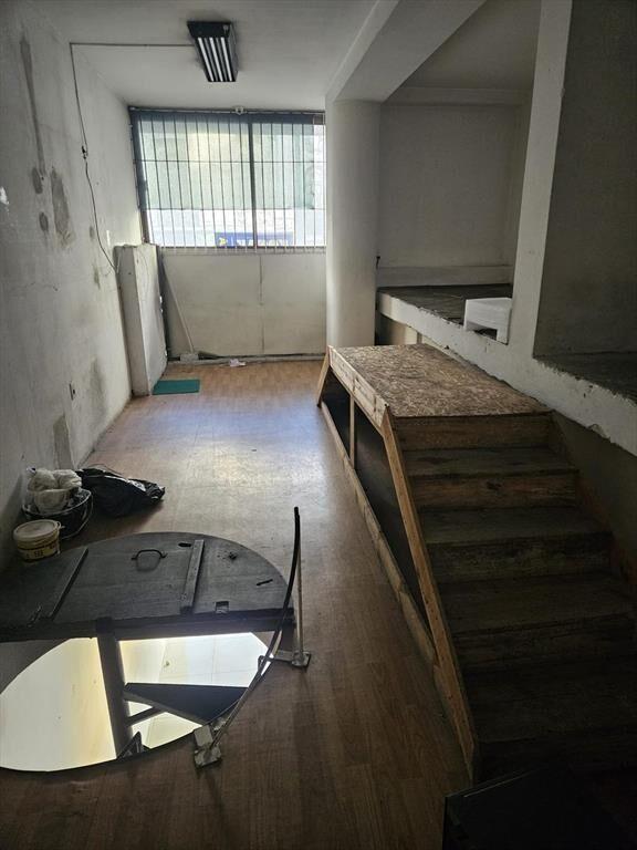 18 de Julio y Vazquez, boca de galeria, 58 m2 , 3 mts de fr