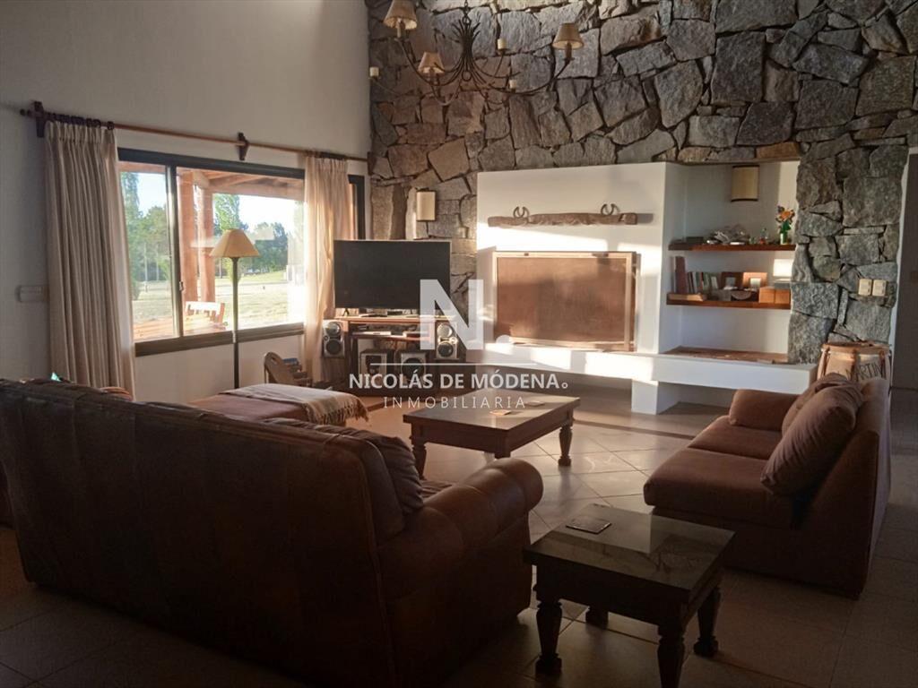 Se vende casa en el Quijote, La Barra de 3
