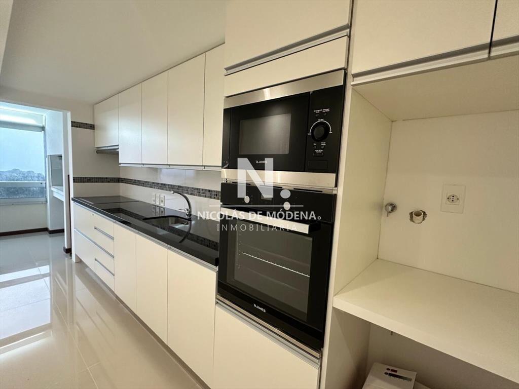 Vende espectacular apartamento en Roosevelt Punta