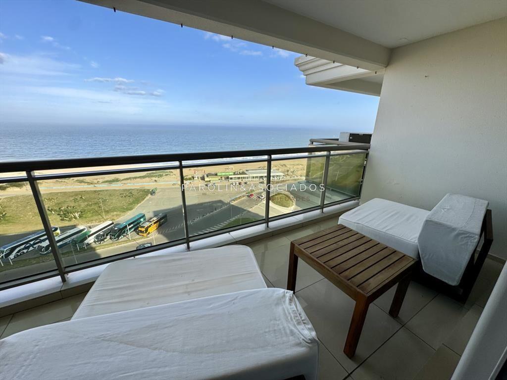 Hermoso apartamento en venta en torre Imperiale, Punta del