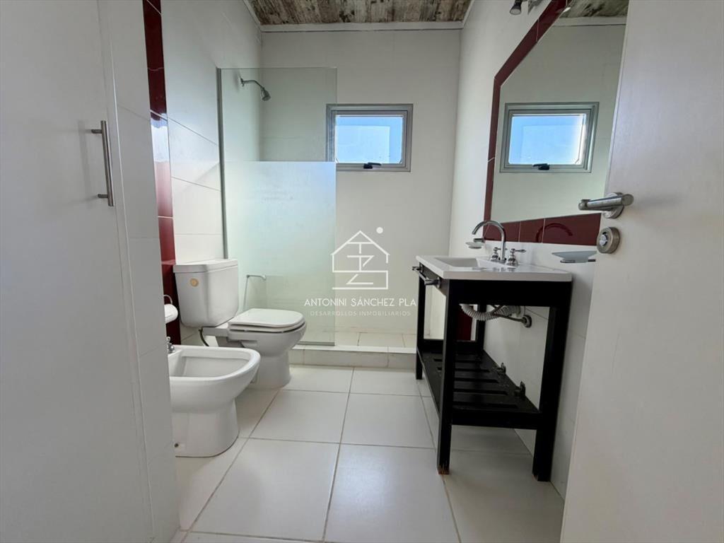 CASA EN VENTA DE 3 DORMITORIOS EN SUITE EN SAN A