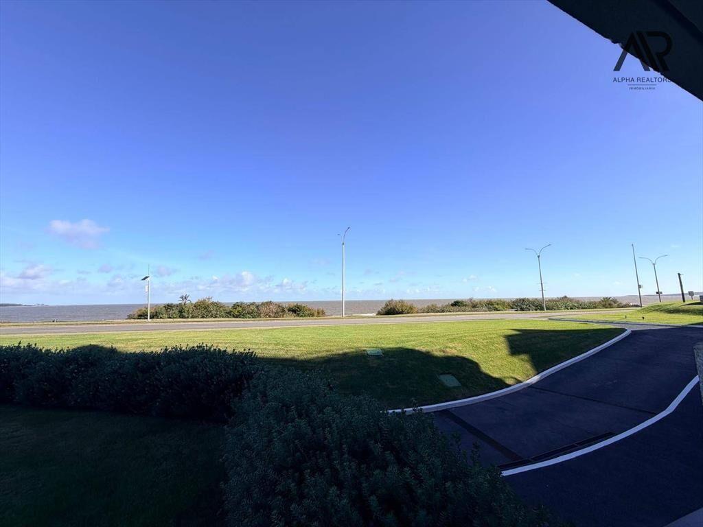 Apartamento en alquiler vista al mar c/ cochera en Pinares