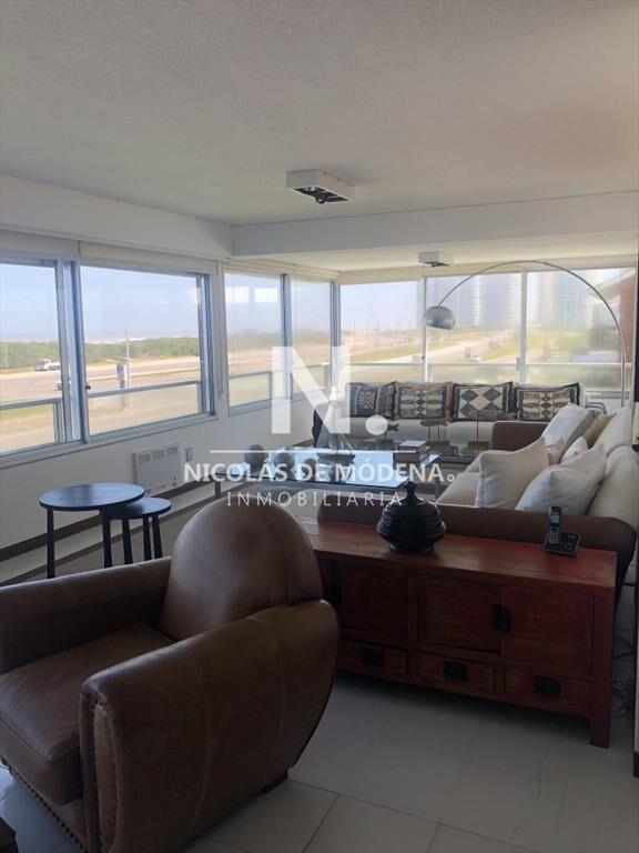 En venta Amplio departamento de 3 dormitorios al
