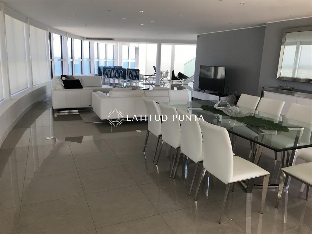 Pent House en Mansa, 4 dormitorios más dependencia