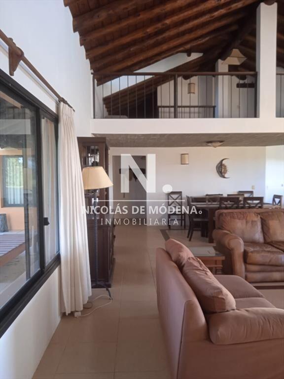 Se vende casa en el Quijote, La Barra de 3