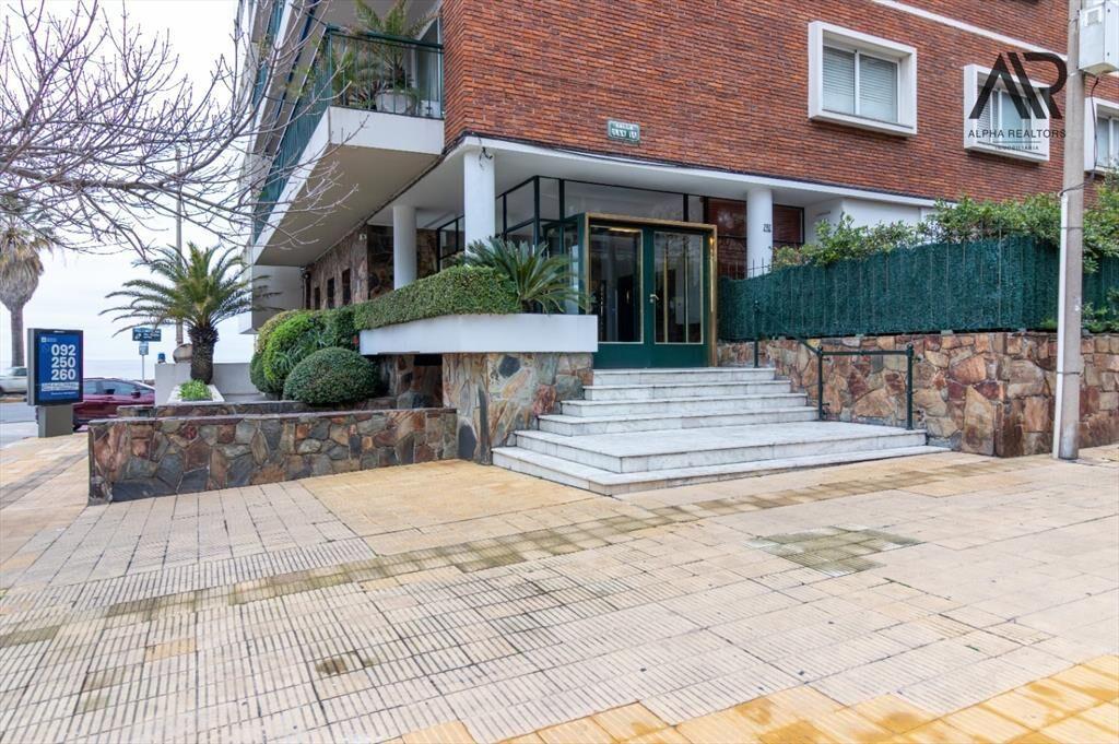 Apartamento en venta c/ cochera en Punta Carretas