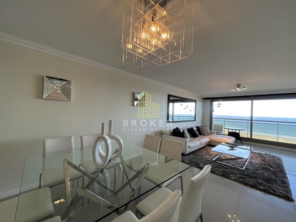 Apartamento de 3 Dormitorios Vista al Mar en del