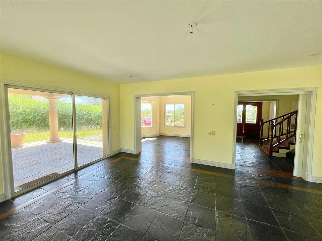 Venta Casa de 4 dormitorios y servicio en Altos de la Tahona