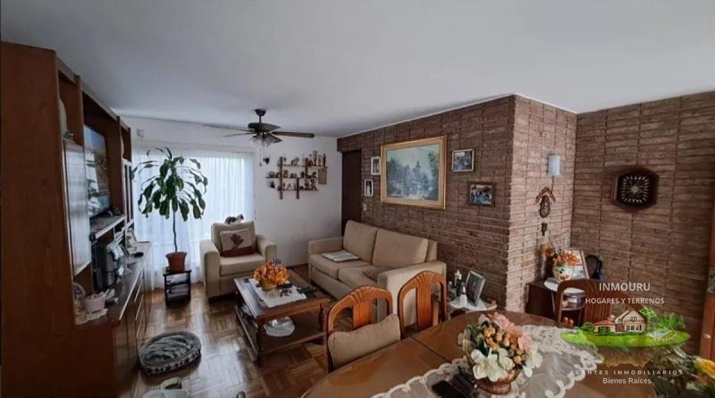 Se vende amplia casa en CordÃ³n