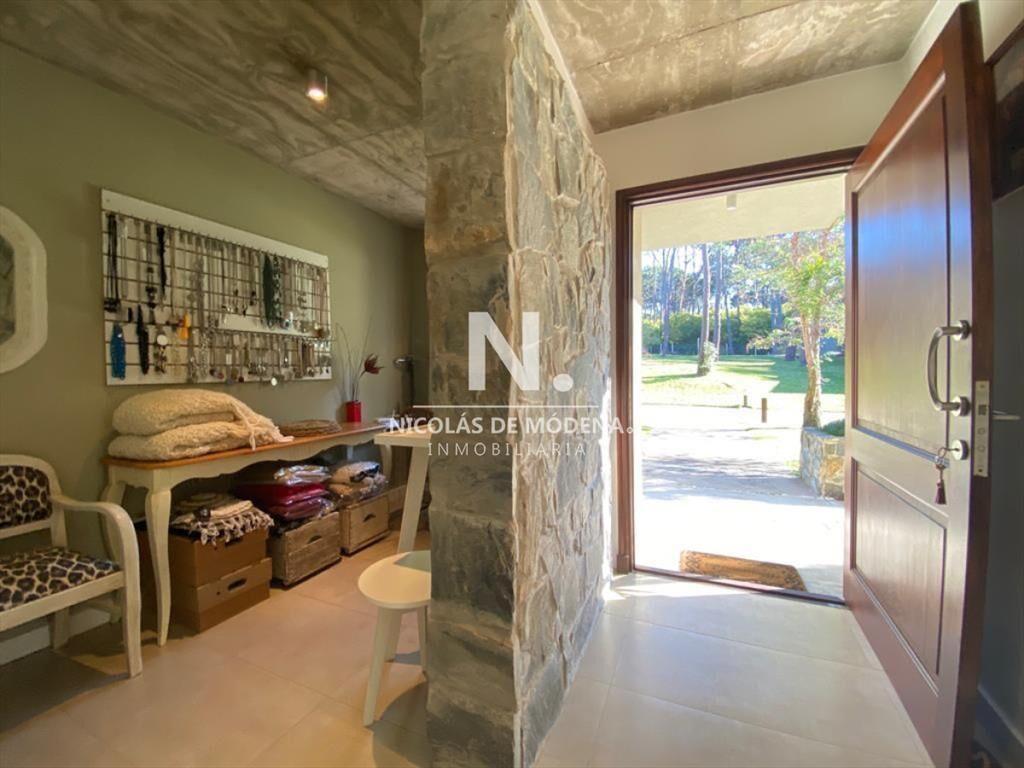CASA EN RINCON DEL INDIO EN BARRIO PRIVADO